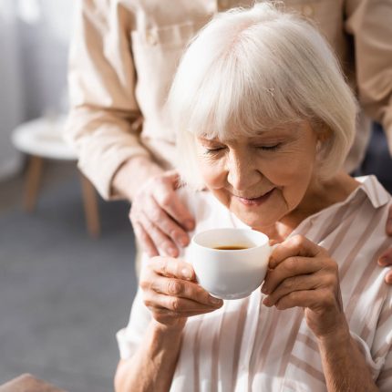 dlaczego osoby starsze specyficznie pachną?